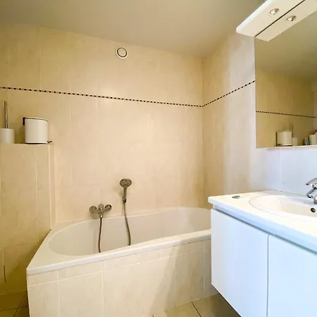 In Nieuwpoort-bad Near